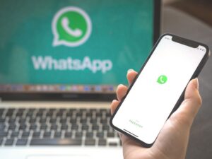 logo whatsapp su pc e su cellulare